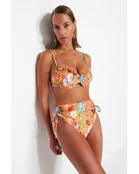 Trendyol - Balconette-bikini-set mit blumenmuster, rüschen, hoher taille und hohem beinausschnitt - Lyst
