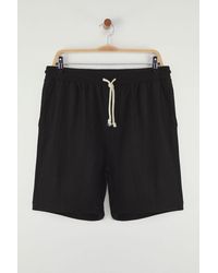 Trendyol - Flexibler, Gewickelter Stoff – Schwarze Shorts Mit Normaler Passform Und Bermuda Für Herren - Lyst