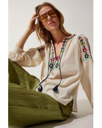 Happiness İstanbul - Cremefarbene, Mit Blumen Bestickte Leinenbluse Für Damen - Lyst