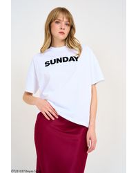 Laluvia - Weißes Basic T-Shirt Mit Sunday-Schriftzug Für Damen - Lyst