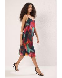 Trendyol - Mehrfarbiges, Gerade Geschnittenes, Abstraktes, Gemustertes Midi-Kleid Mit Gewebtem Chiffonfutter Für Damen - Lyst