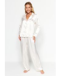 Trendyol - Farbenes, gewebtes pyjama-set aus hemd und hose aus satin mit tiermuster - Lyst