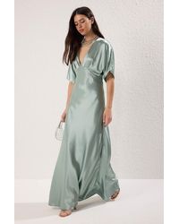 Trendyol - Mintfarbenes Maxi-Abendkleid Und Heimkehrkleid Aus Gewebtem Satin Mit V-Ausschnitt Für Damen - Lyst