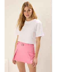 Trendyol - Hellrosa Super-Mini-Shorts Mit Gewebtem Saum Und Gürtel Für Damen - Lyst