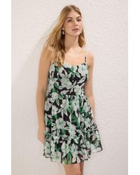 Trendyol - Grünes, Gewebtes Minikleid Mit Blumenrock An Der Taille Für Damen - Lyst