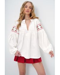 Trend Alaçatı Stili - Ecrufarbene, Bestickte, Gewebte Bluse Mit Ballonärmeln Und Stehkragen Für Damen - Lyst