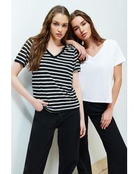 Trendyol - Schwarz-weißes 2er-pack gestricktes t-shirt aus 100 % baumwolle mit v-ausschnitt - Lyst