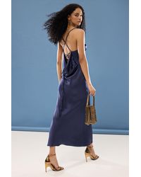 Trendyol - Marineblaues, Detailliertes, Gewelltes Ausschnitt-Satin-Gewebtes, Stilvolles Abendkleid, Nachtabendkleid Für Damen - Lyst