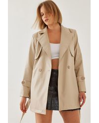Bianco Lucci - Kurzer Trenchcoat Aus Leder Mit Zweireihigem Ausschnitt Und Gürtel – Windkappe, Tasche 2377 Für Damen - Lyst