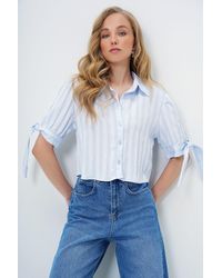Trend Alaçatı Stili - Babyblaues, Selbstgemustertes, Gewebtes Crop-Shirt Mit Bündchen Für Damen - Lyst