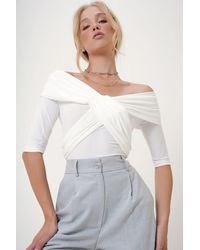 Trend Alaçatı Stili - Weiße Bluse Mit Madonna-Kragen Und Überkreuzten Kurzen Ärmeln Für Damen - Lyst
