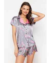 Trendyol - Graues, es pyjama-set aus gewebtem satin mit herz- und flamingo-muster - Lyst