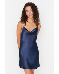 Trendyol - Marineblaues Nachthemd Aus Gewebtem Satin Mit Degaje-Kragen Auf Der Rückseite Und Seilriemen Für Damen - Lyst