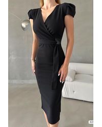 Deafox - Schwarzes, Kurzärmliges Kleid Aus Importiertem Kreppstoff Mit Gürtel Und Seitenschlitz Für Damen - Lyst