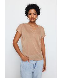 Trendyol - Farbenes strick-t-shirt in leinenoptik mit v-ausschnitt und normaler passform - Lyst