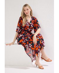 Trendyol - Mehrfarbiges, Gewebtes Midi-Kleid Mit Blumendruck, A-Linie, Zweireihigem Ausschnitt Und Schärpe Für Damen - Lyst