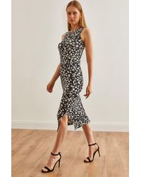 Olalook - Schwarzes Midi-Strickkleid Mit Blumendruck – Rundhalsausschnitt Und Schlitz Für Damen - Lyst