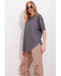 Trend Alaçatı Stili - Anthrazitfarbenes modal-t-shirt mit rundhalsausschnitt und ovalem schnitt - Lyst