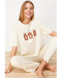Trendyol - Gestricktes pyjama-set mit t-shirt und hose aus 100 % baumwolle mit teddybär-aufdruck - Lyst