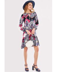 armonika - Fuchsiafarbenes kleid mit gemustertem kragen, binderock, rüschen und langen ärmeln - Lyst