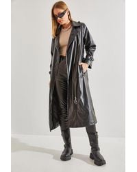 Bianco Lucci - Trenchcoat Aus Leder Mit Langem Reißverschluss Und Gürtel Für Damen - Lyst