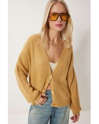 Happiness İstanbul - Senffarbene Strickjacke Mit V-Ausschnitt Und Knöpfen Für Damen - Lyst