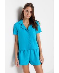 Trendyol - Es, gewebtes pyjama-set mit hemd und shorts aus frottee-baumwolle - Lyst