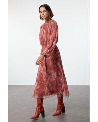Trendyol - Gepeltes, Mit Midi Gefüttertes, Gewebtes Winterkleid Mit Fliesenschalmuster Für Damen - Lyst