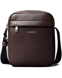 Calvin Klein - Borsa Da Reporter Con Logo Granulato, Borsa A Tracolla - Lyst