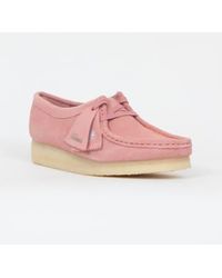 Clarks - Zapatos ante womens wallabee en rosa - Lyst