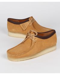 Clarks Chaussures Wallabee en daim camel - Marron