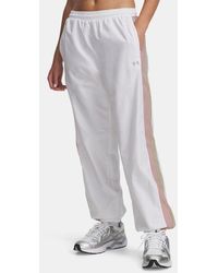 Under Armour - Icon Crinkle Lange Broek Voor Wit City Khaki Tourmaline Roze - Lyst
