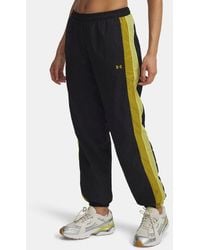 Under Armour - Icon Crinkle
Hose Für Damen Gelb Shade Grün Legacy - Lyst