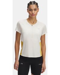 Under Armour - Maglia A Maniche Corte Trail Run Zip Da Donna Pietra Noble Oro Riflettente - Lyst