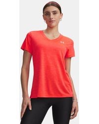 Under Armour - Tech Twist Damesshirt Met V-Hals En Korte Mouwen Venom Rood Wit - Lyst
