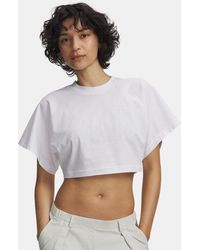 Under Armour - Cropped Script Short Sleeve - Lyst