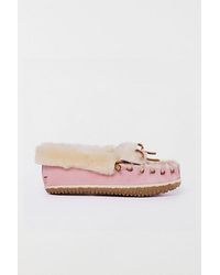 Minnetonka - Suede Ultimate Sheepskin Slippers - Lyst