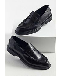 vagabond alex flat loafer in black