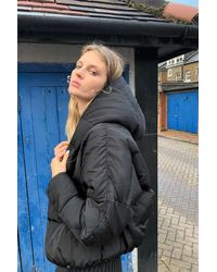 Urban Outfitters UO - Wendbare Steppjacke Maggie in Schwarz