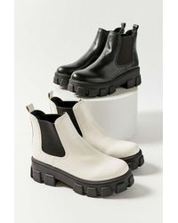 darielle lug sole chelsea booties