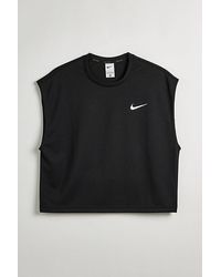 Nike - Uo Exclusive Cropped Swim Shirt Top - Lyst