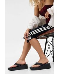 Urban Outfitters - Uo Black Leather Toe Post Sandals - Lyst