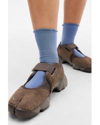 Out From Under - Tabi Frill Edge Socks - Lyst