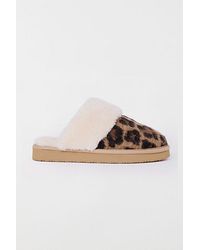 Minnetonka - Chesney Leopard Print Suede Faux Fur Lined Scuff Slippers - Lyst