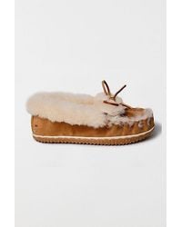Minnetonka - Suede Ultimate Sheepskin Slippers - Lyst