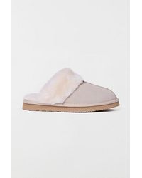 Minnetonka - Chesney Faux Fur Suede Scuff Slippers - Lyst