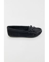 Minnetonka - Suede Kilty Hardsole Moccasins Shoe - Lyst