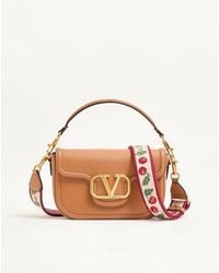 Valentino Garavani - Sac Porté Épaule Alltime En Cuir De Veau Grainé Avec Bandoulière Ruban Brodée Du Motif Cherryfic Femme - Lyst