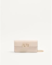 Valentino Garavani - Portefeuille À Chaîne Vlogo Signature En Veau Grainé Femme - Lyst