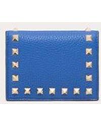 Valentino Garavani - Small Rockstud Grainy Calfskin Wallet - Lyst